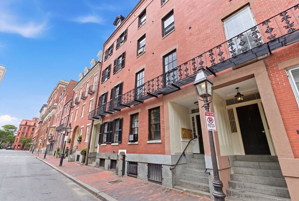 4 Derne Street, Unit 2 Boston, MA 02114 - Photo 29 of 32