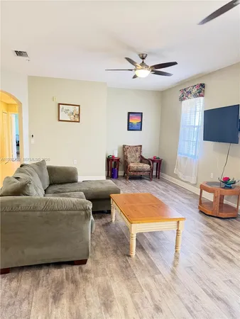 $1,450 | 1522 Southwest 50th Street, Unit 302, Cape Coral, FL 33914