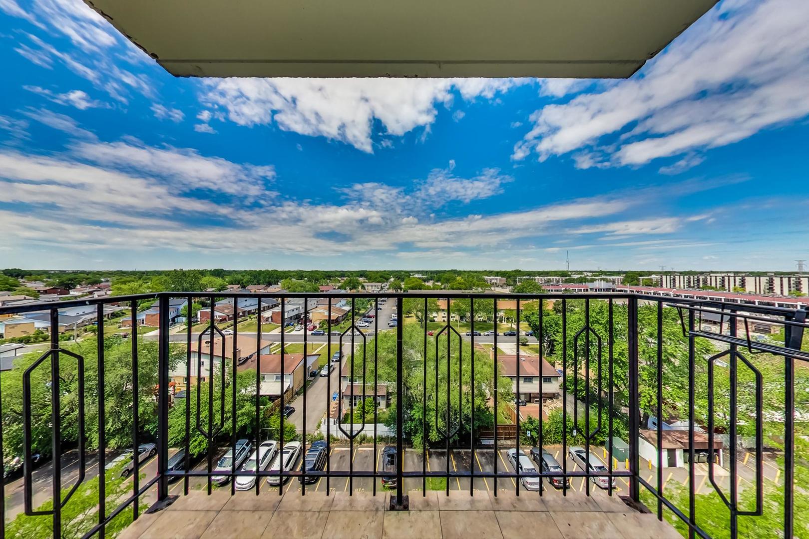 9009 Golf Road, Unit 8B Des Plaines, IL 60016 - Photo 21 of 42 a view of ocean from a balcony