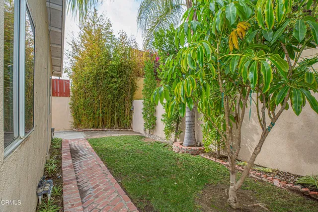a view of a pathway with a yard