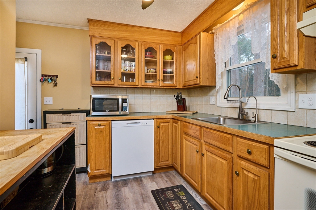 892 Westhampton Road Northampton, MA 01062 - Photo 5 of 28