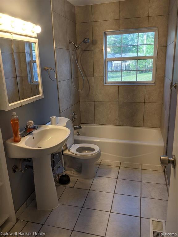 3693 Queensbury Road Lake Orion, MI 48359 - Photo 9 of 24