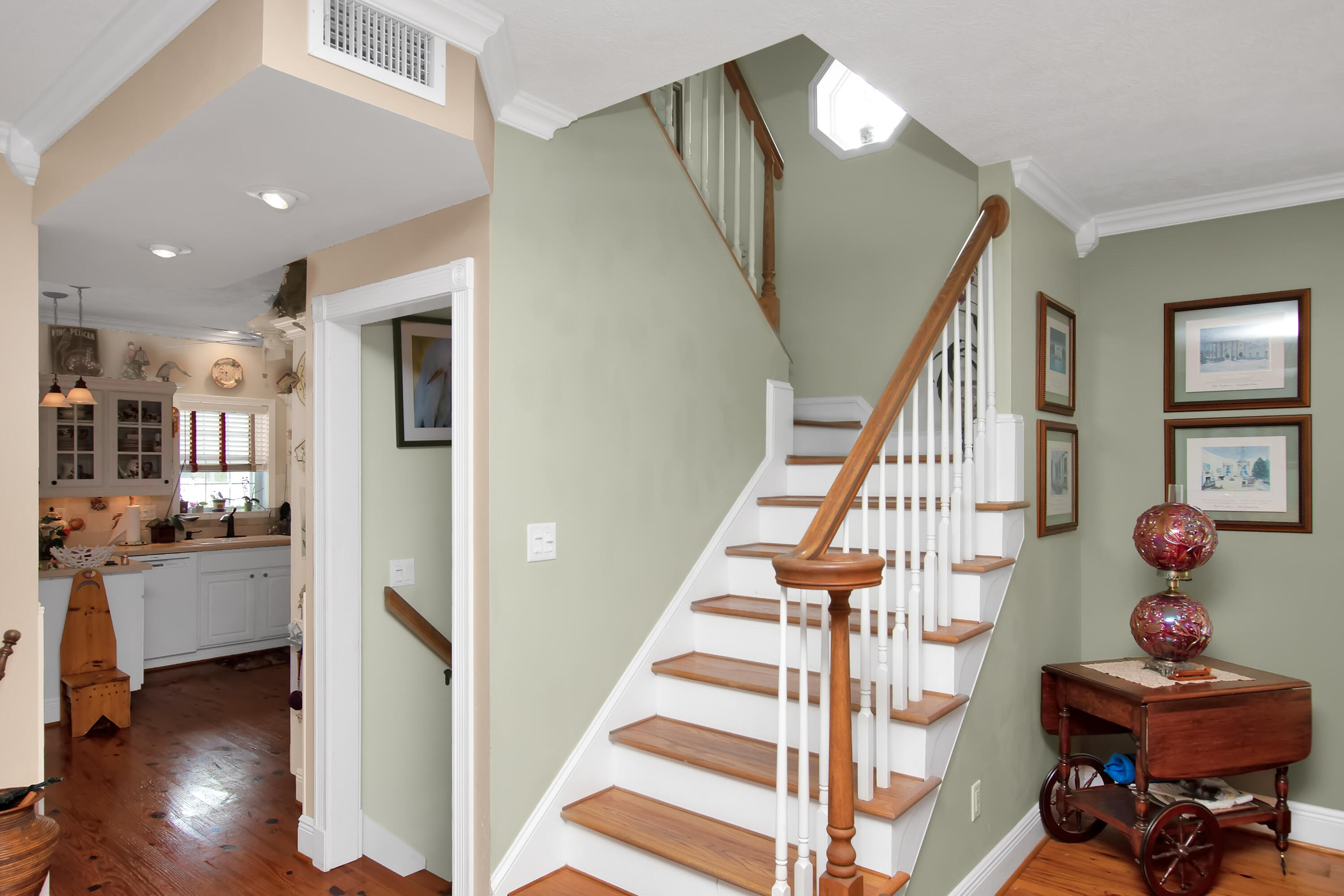 13 Flamingo Road Key Largo, FL 33037 - Photo 29 of 63 a view of entryway and workspace