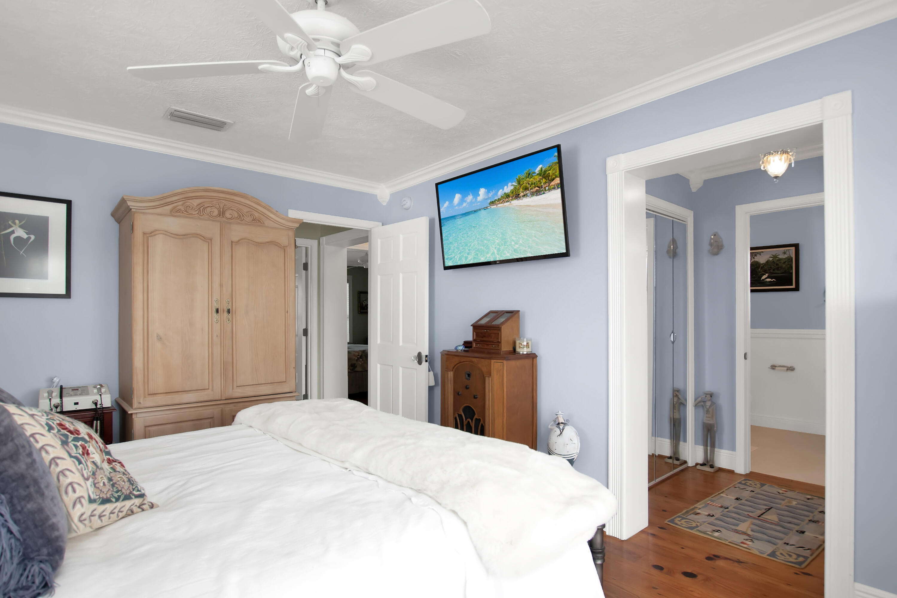 13 Flamingo Road Key Largo, FL 33037 - Photo 33 of 63 a bedroom with a bed and a chandelier