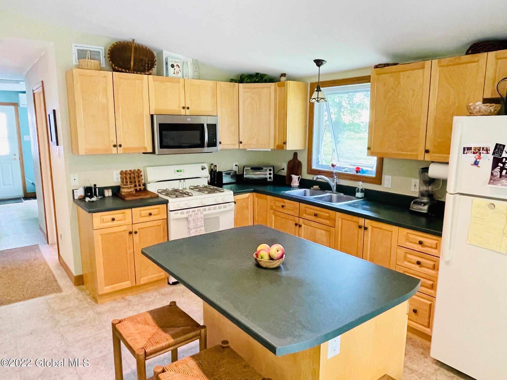 40 Hartshorn Road Greenwich, NY 12834 - Photo 4 of 22 IMG_6901