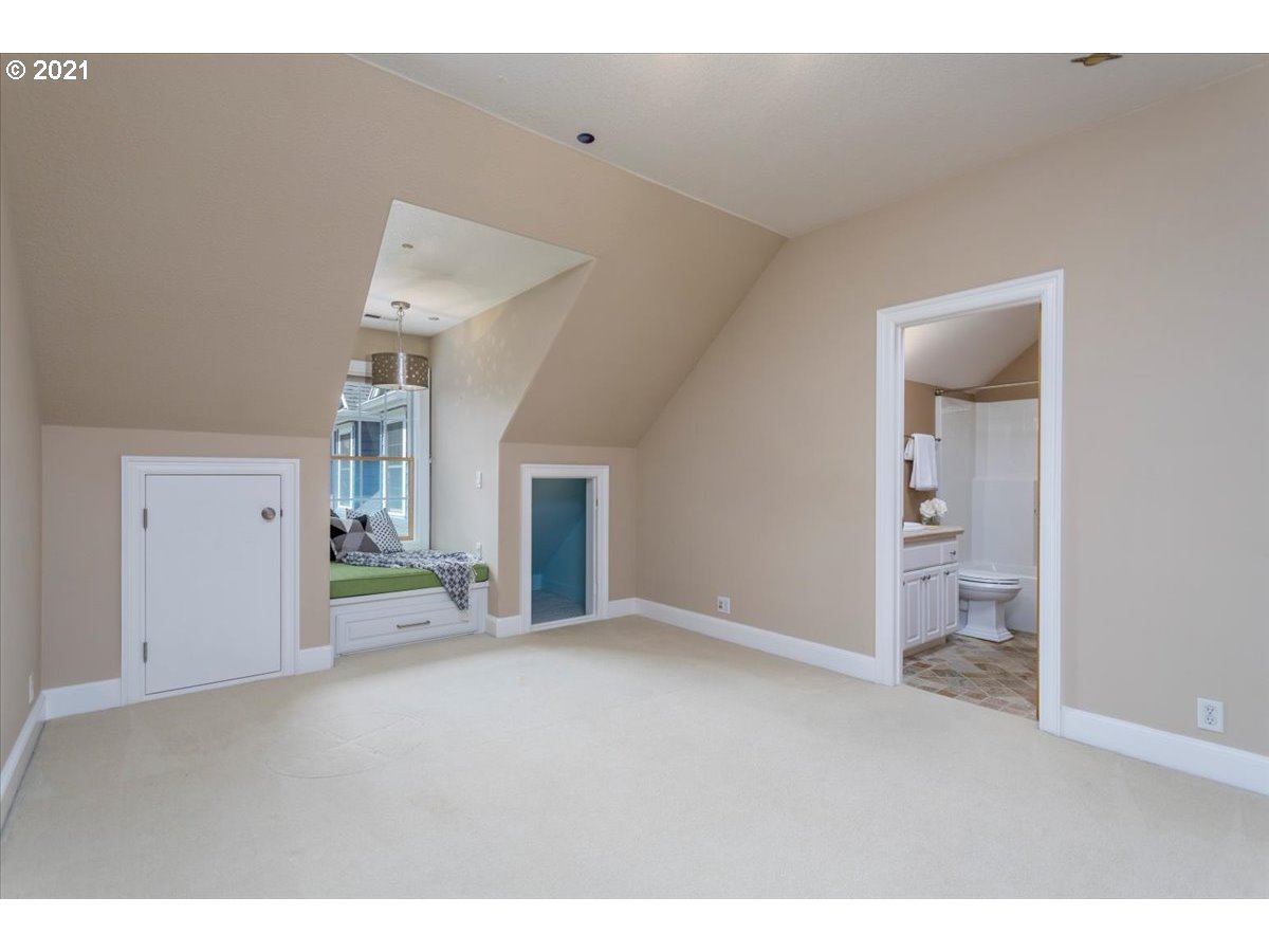 11983 Southwest Lynnfield Lane Portland, OR 97225 - Photo 19 of 32