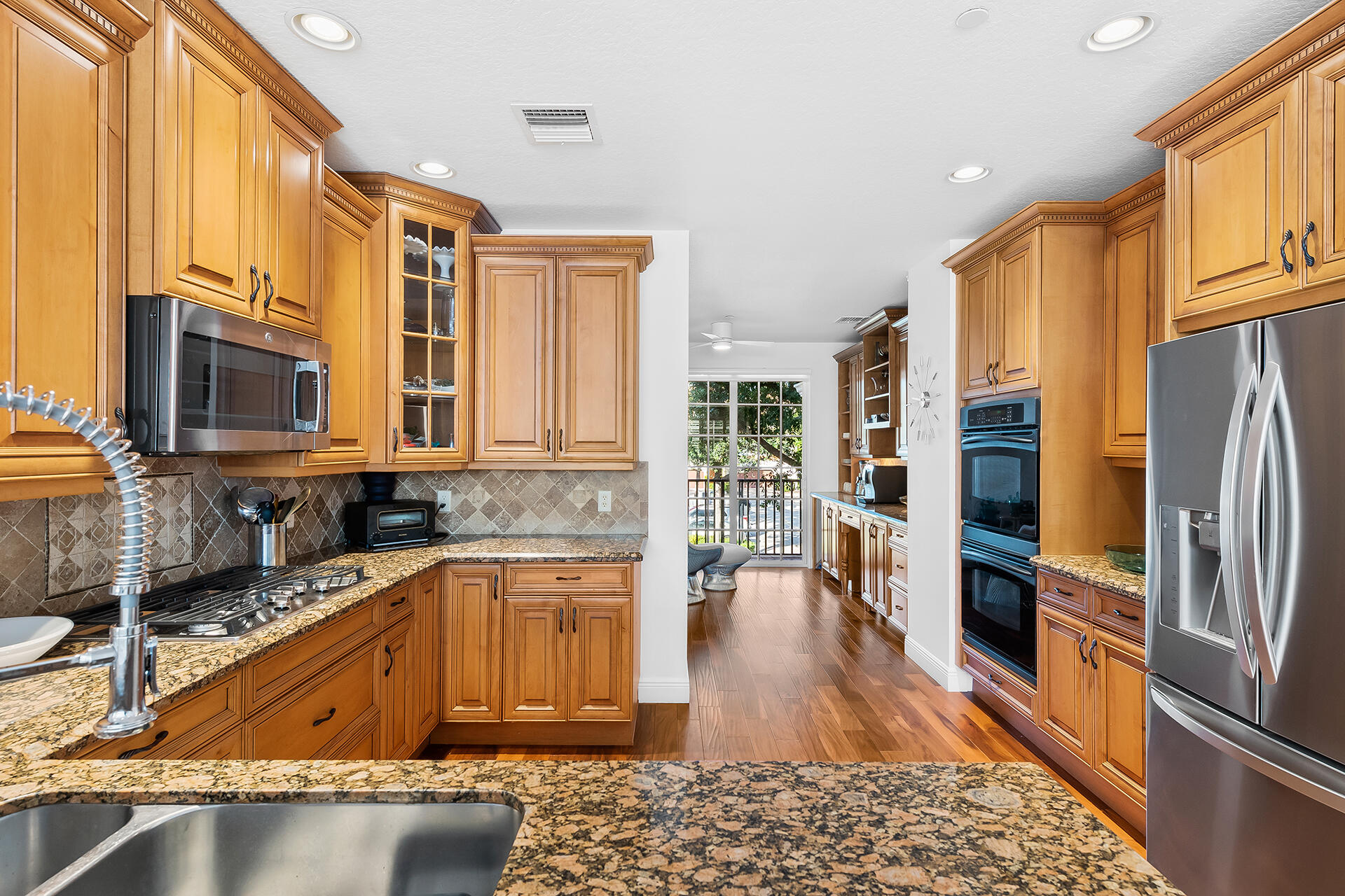 5710 Northeast Verde Circle Boca Raton, FL 33487 - Photo 17 of 39 Kitchen