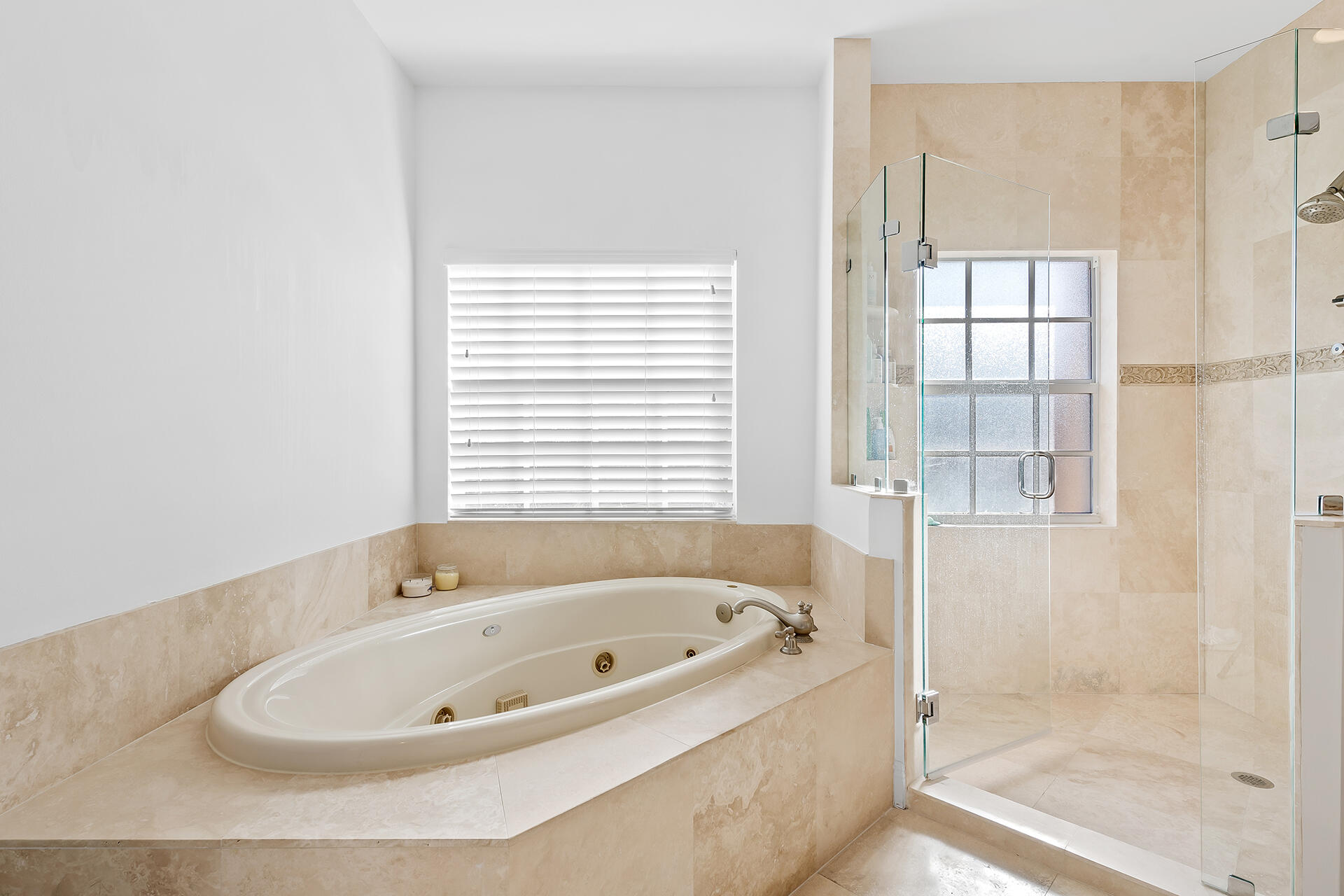 5710 Northeast Verde Circle Boca Raton, FL 33487 - Photo 29 of 39 Primary Bathroom