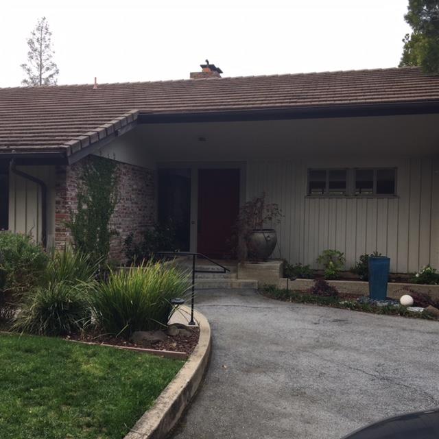 840 Chiltern Road Hillsborough, CA 94010 - Photo 3 of 7 a front view of a house