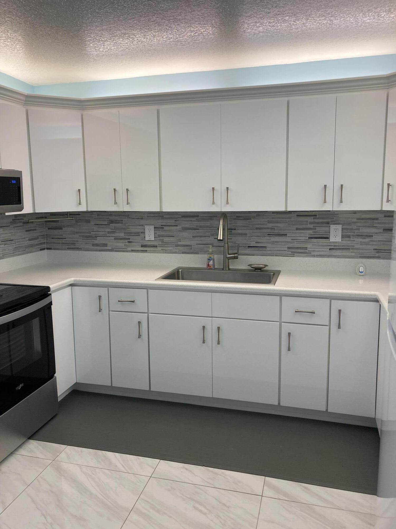 950 South Kanner Highway, Unit E23 Stuart, FL 34994 - Photo 4 of 15 Kitchen