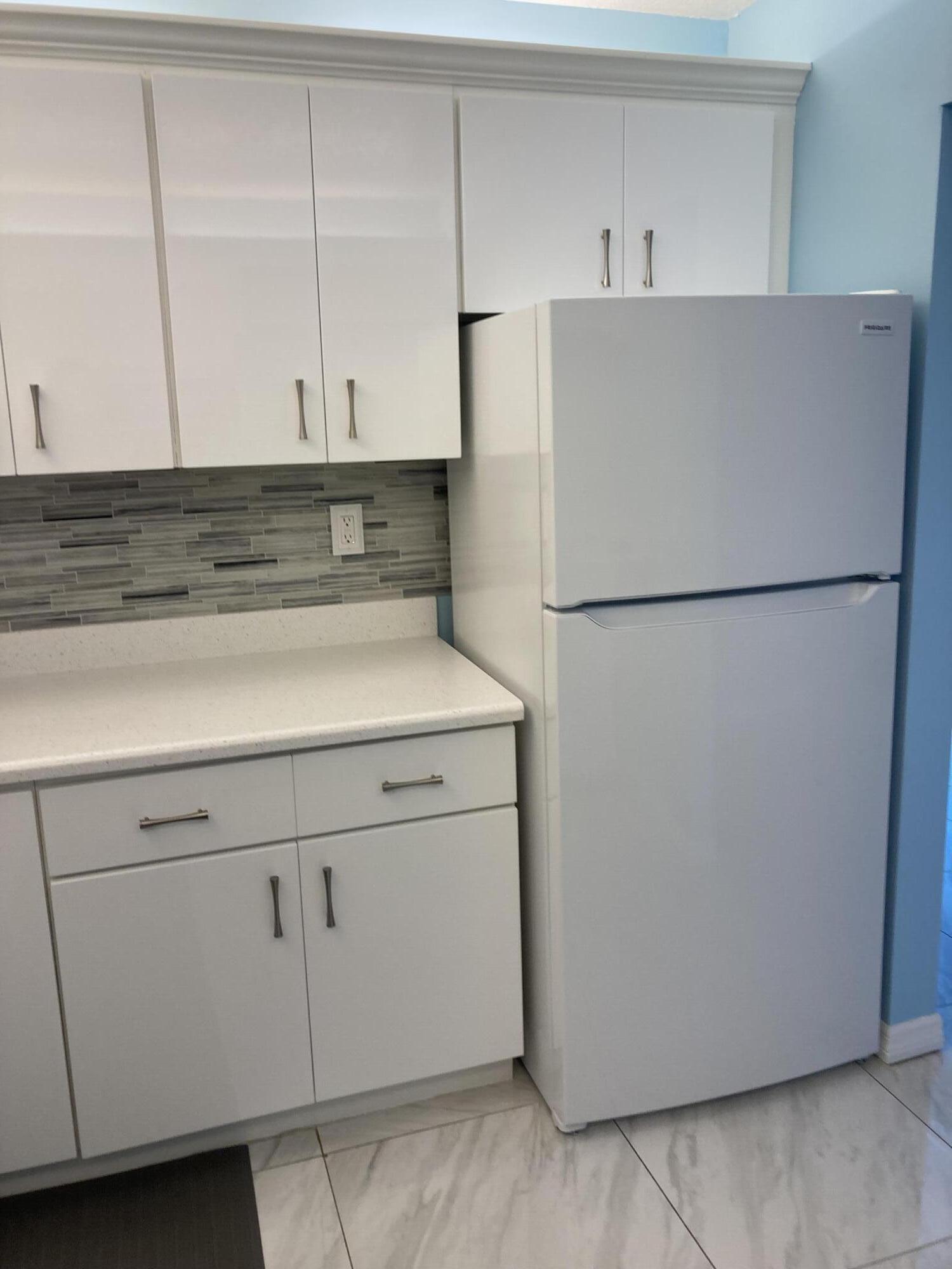 950 South Kanner Highway, Unit E23 Stuart, FL 34994 - Photo 7 of 15 Kitchen