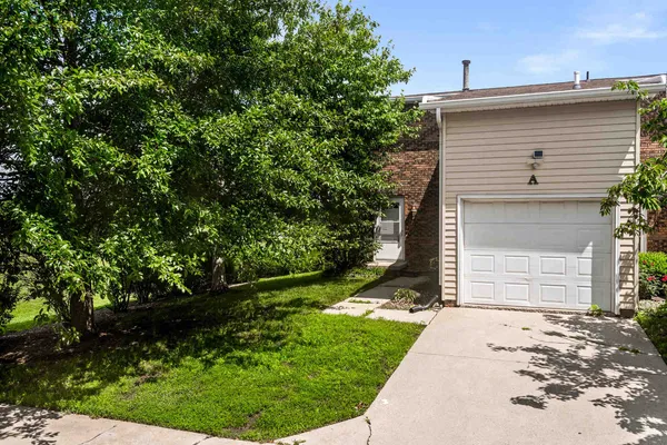 $152,500 | 1536 Hunt Drive, Unit A, Normal, IL 61761