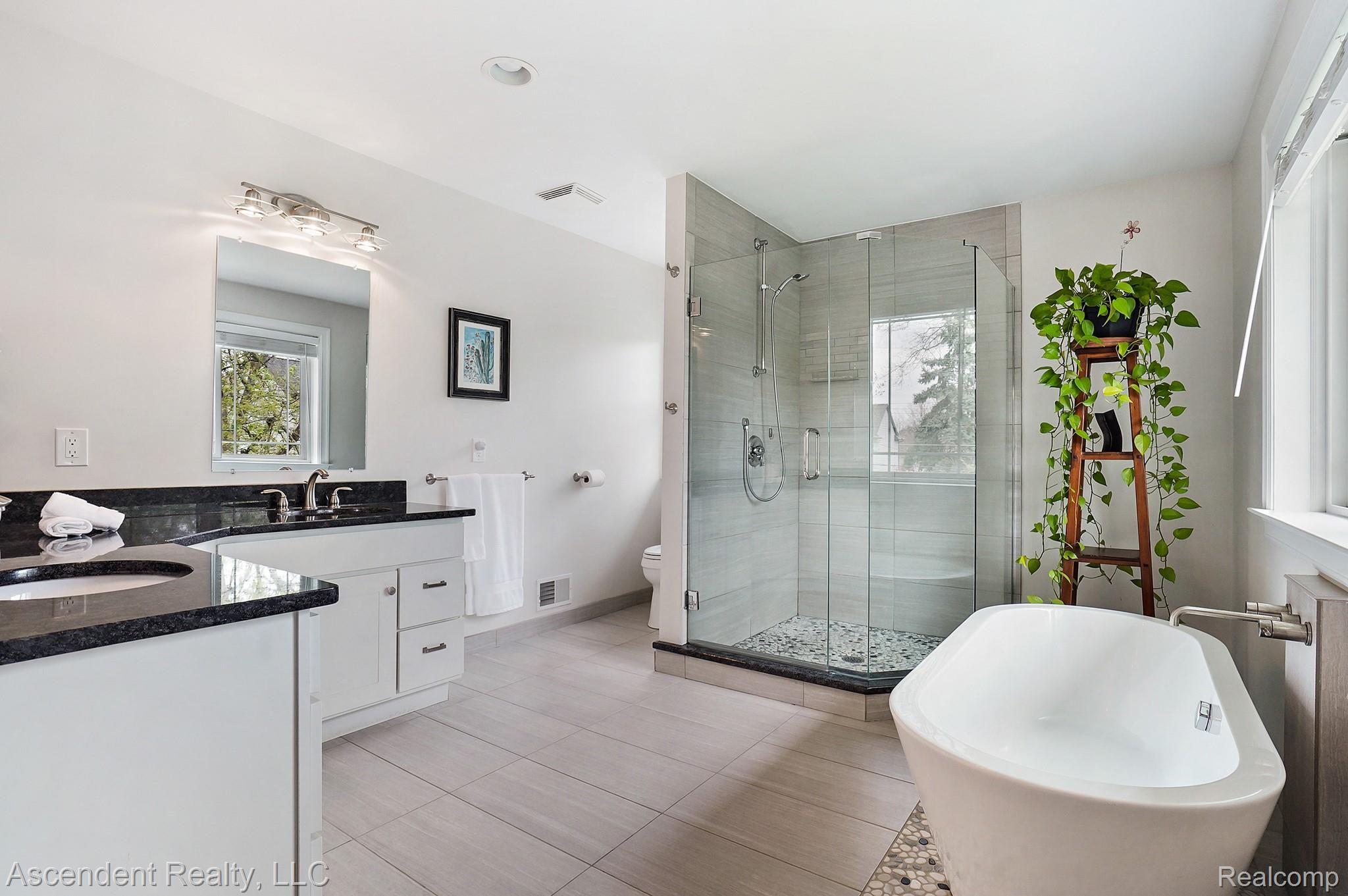 1823 Pembroke Road Birmingham, MI 48009 - Photo 23 of 42 Master bathroom