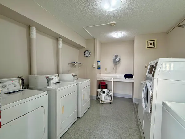 $99,900 | 7600 Golden Valley Road, Unit 305, Golden Valley, MN 55427