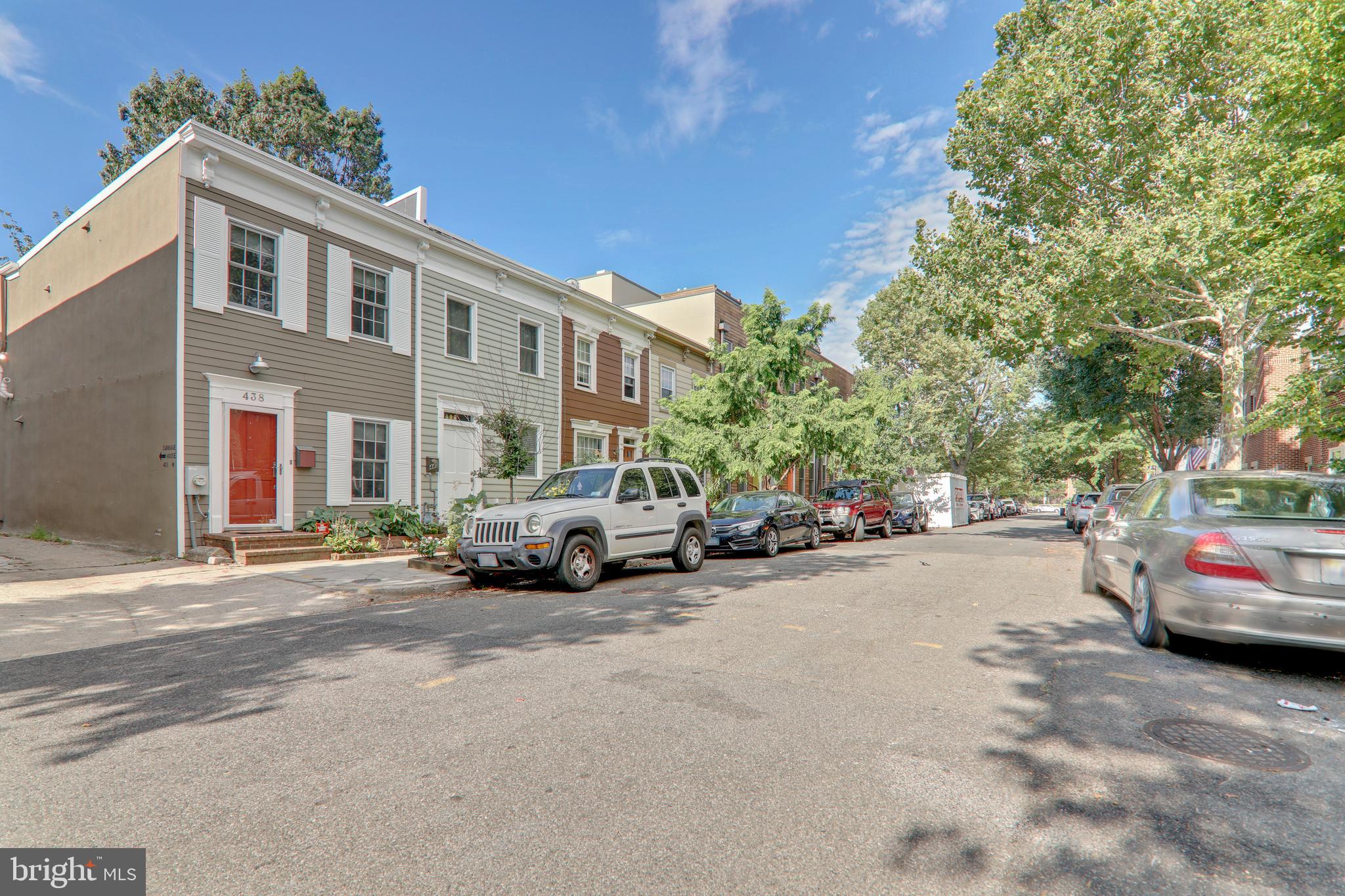 438 Ridge Street Northwest Washington, DC 20001 - Photo 2 of 18 438 Ridge St NW - Fabulous end-unit Federal style