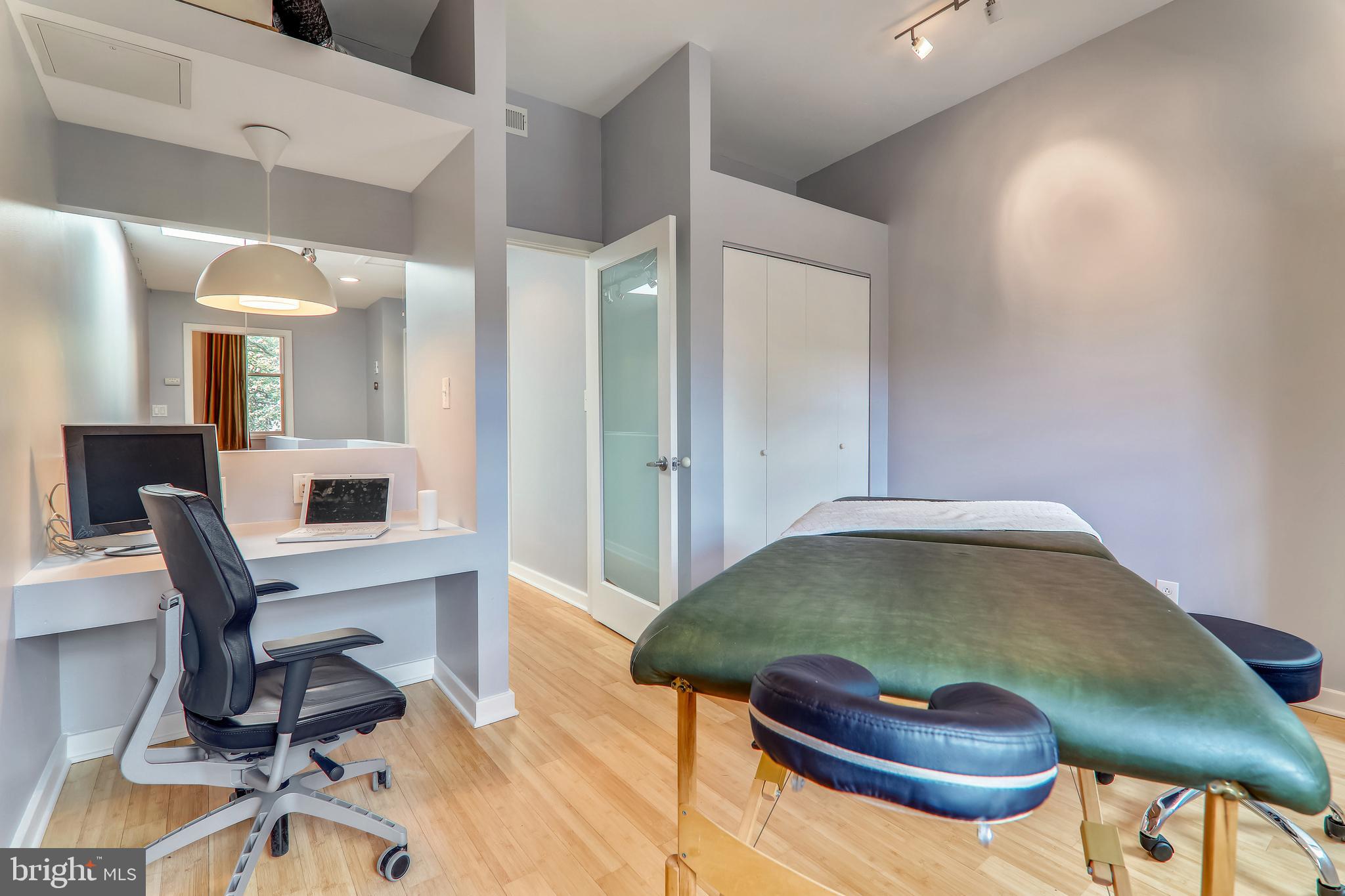 438 Ridge Street Northwest Washington, DC 20001 - Photo 15 of 18 Second Bedroom with built-in desk space