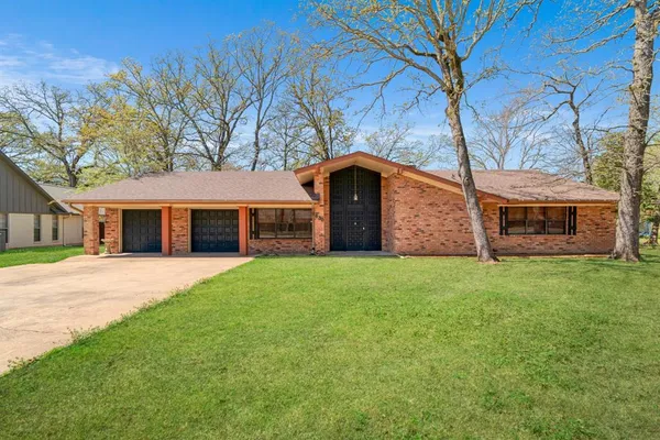 $260,000 | 830 39th Street Southeast, Paris, TX 75462
