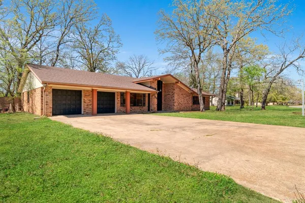 $260,000 | 830 39th Street Southeast, Paris, TX 75462