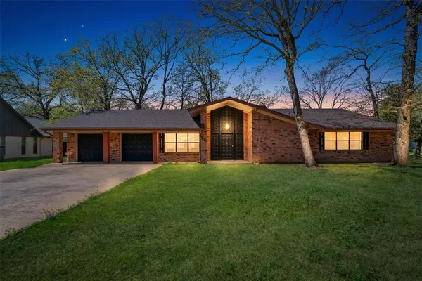 $260,000 | 830 39th Street Southeast, Paris, TX 75462