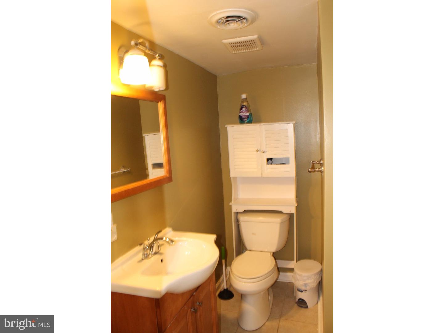44 Hillside Road Stratford, NJ 08084 - Photo 24 of 25 a bathroom with a toilet sink and mirror