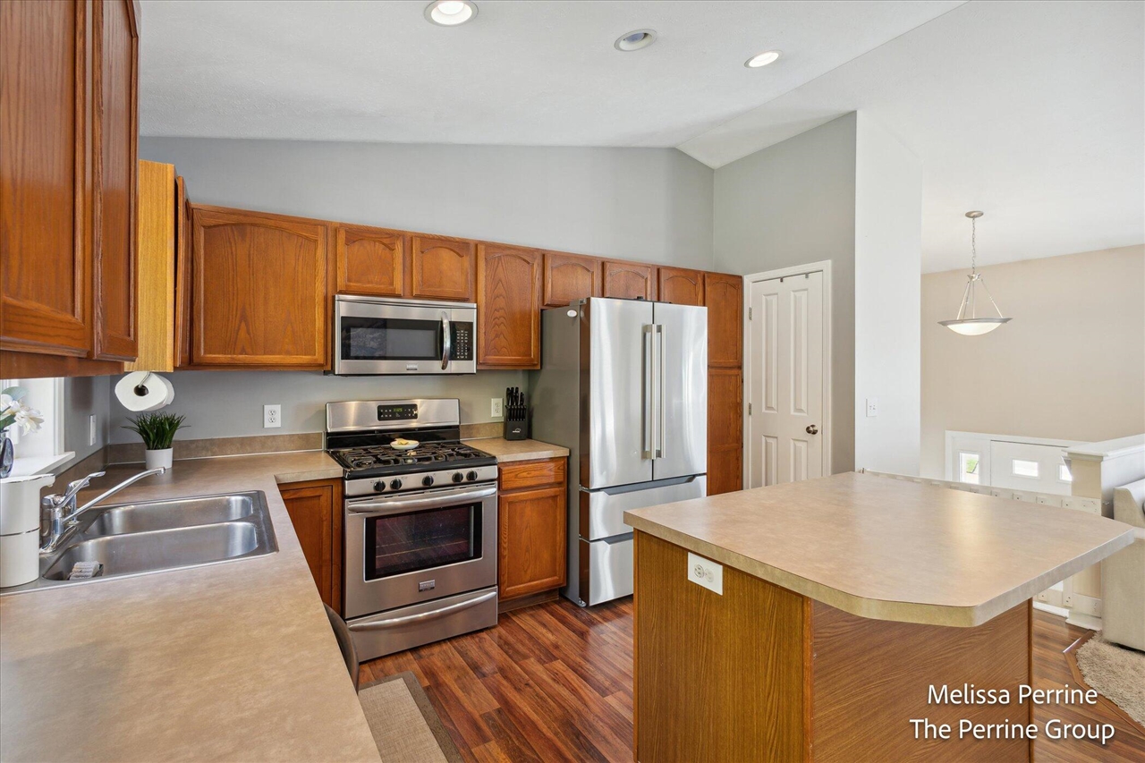 11233 Barnsley Road Lowell, MI 49331 - Photo 17 of 46 Gallery Image 17