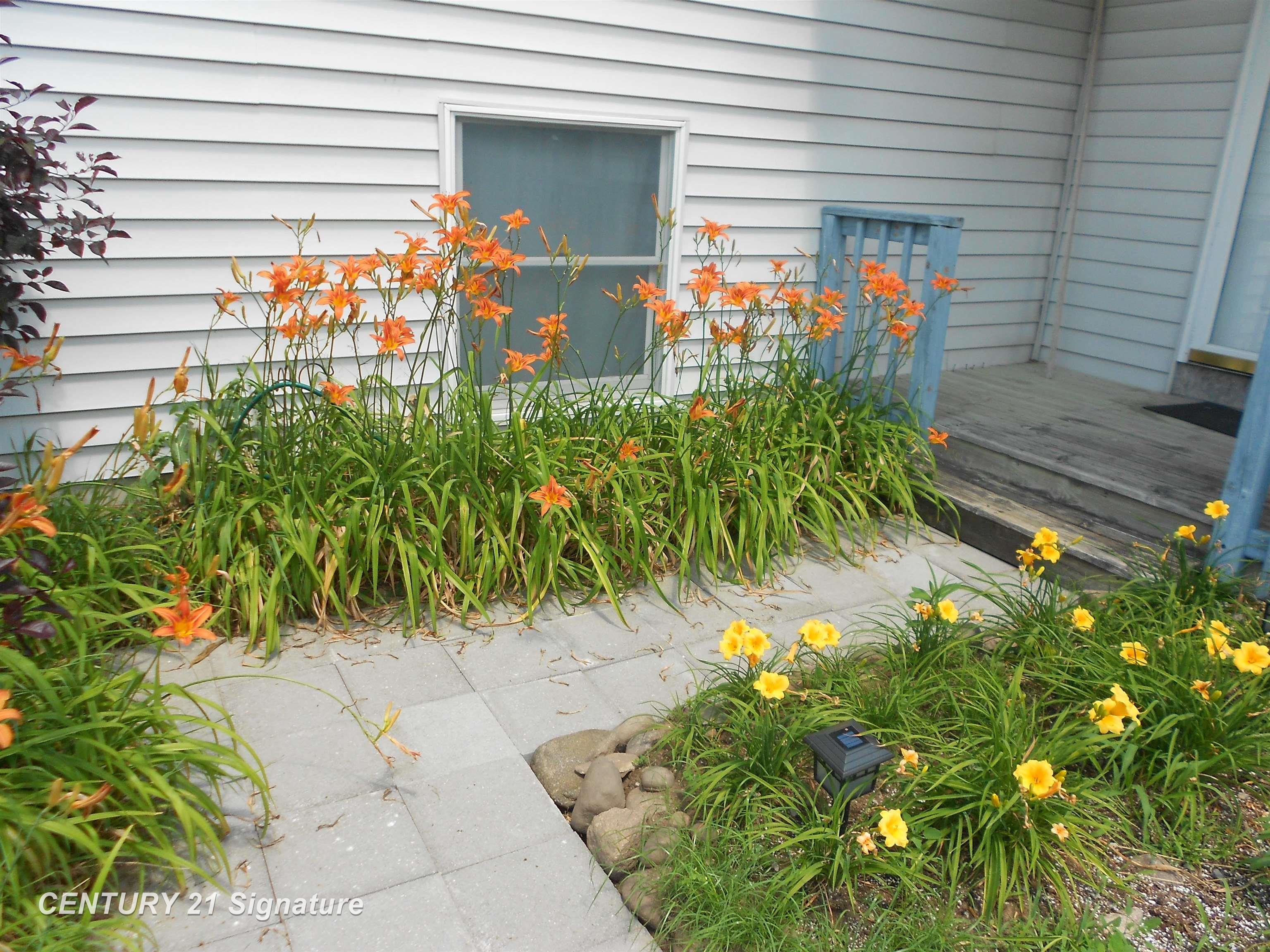 10414 Carter Road Freeland, MI 48623 - Photo 2 of 24 Gallery Image 2