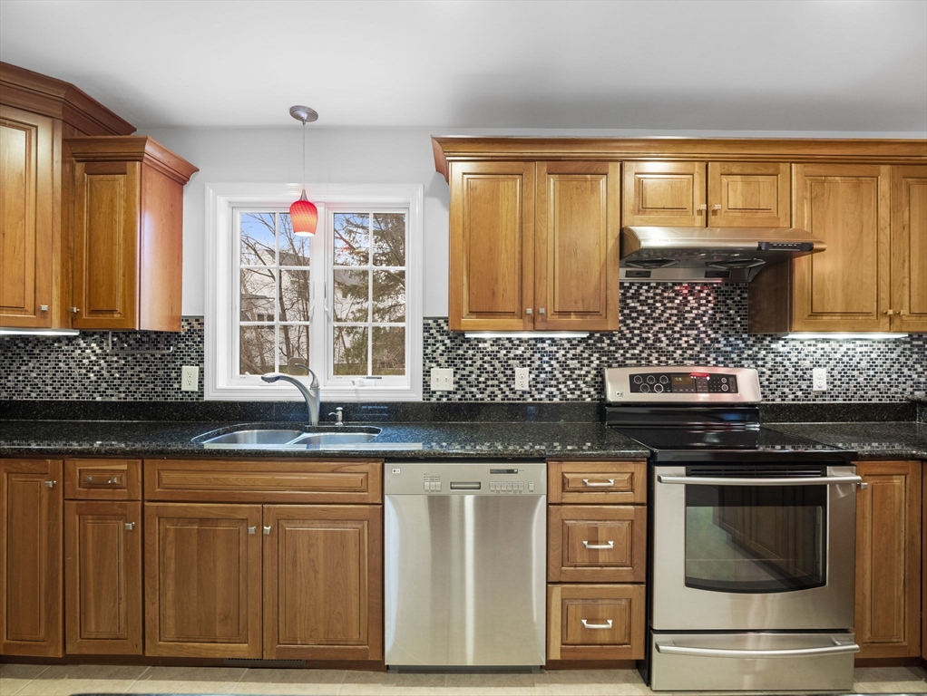 6 Parkhurst Road Chelmsford, MA 01824 - Photo 12 of 41