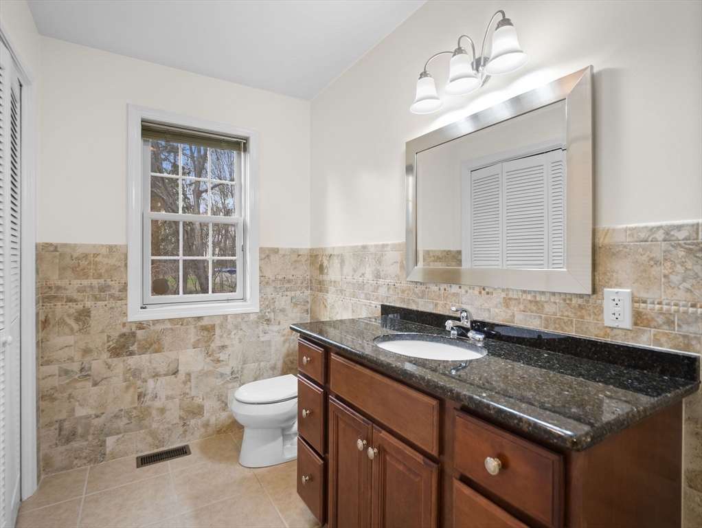6 Parkhurst Road Chelmsford, MA 01824 - Photo 19 of 41
