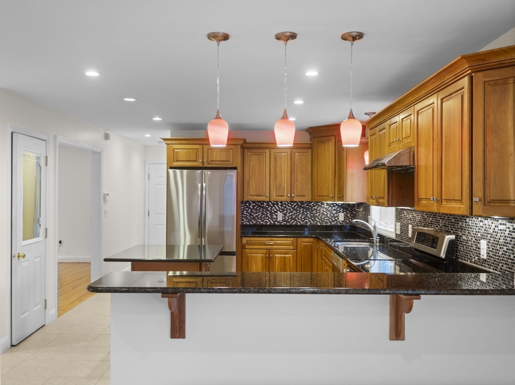 6 Parkhurst Road Chelmsford, MA 01824 - Photo 7 of 41