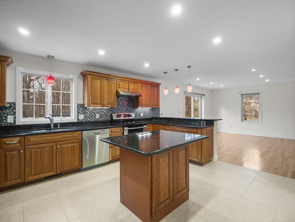 6 Parkhurst Road Chelmsford, MA 01824 - Photo 9 of 41