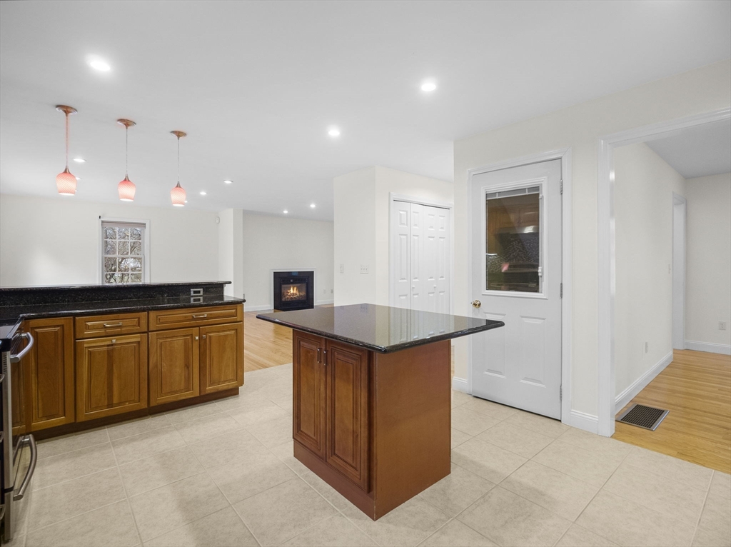 6 Parkhurst Road Chelmsford, MA 01824 - Photo 10 of 41