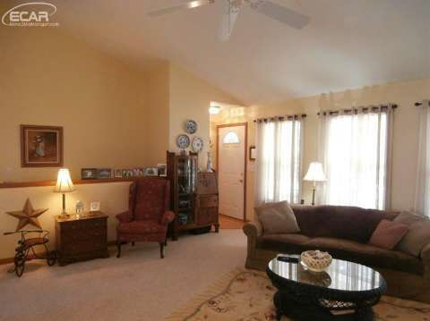 7711 Grove Ridge Road Owosso, MI 48867 - Photo 5 of 26 20444712-4.JPG