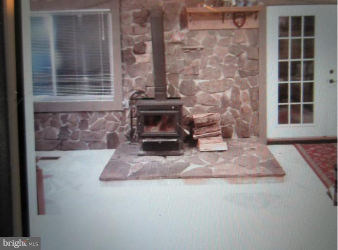 0 Green Ridge Road Northeast Flintstone, MD 21530 - Photo 13 of 19 Living Room