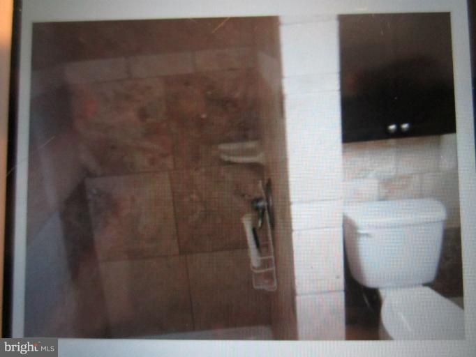 0 Green Ridge Road Northeast Flintstone, MD 21530 - Photo 5 of 19 shower with travertine tiles and granitetop vanity
