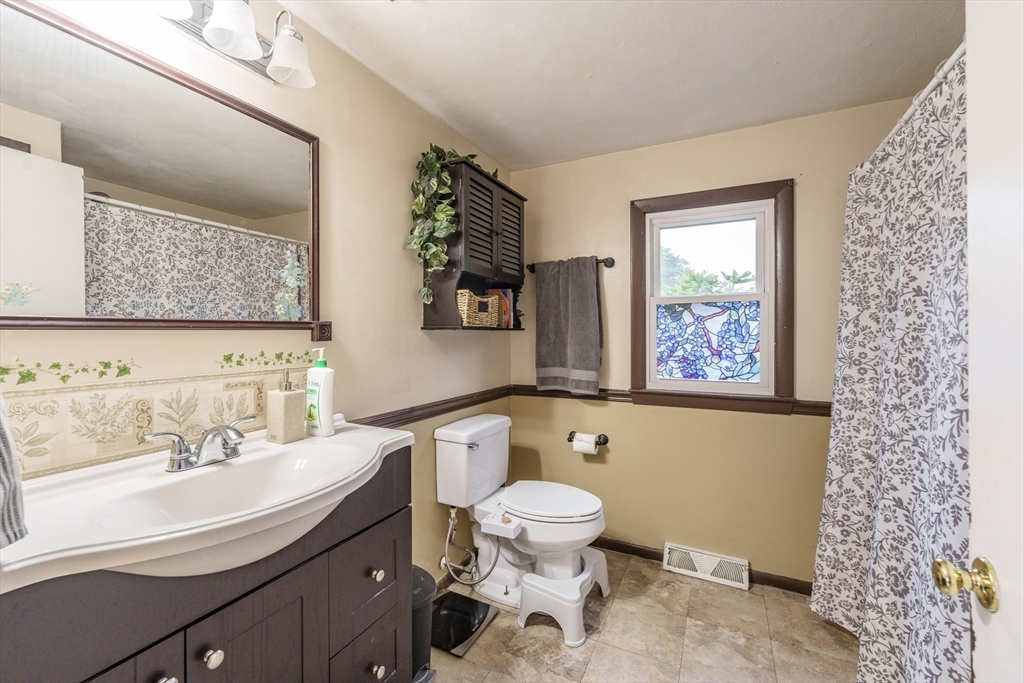 267 Maple Street East Longmeadow, MA 01028 - Photo 12 of 25 a bathroom with a sink mirror toilet and bathtub