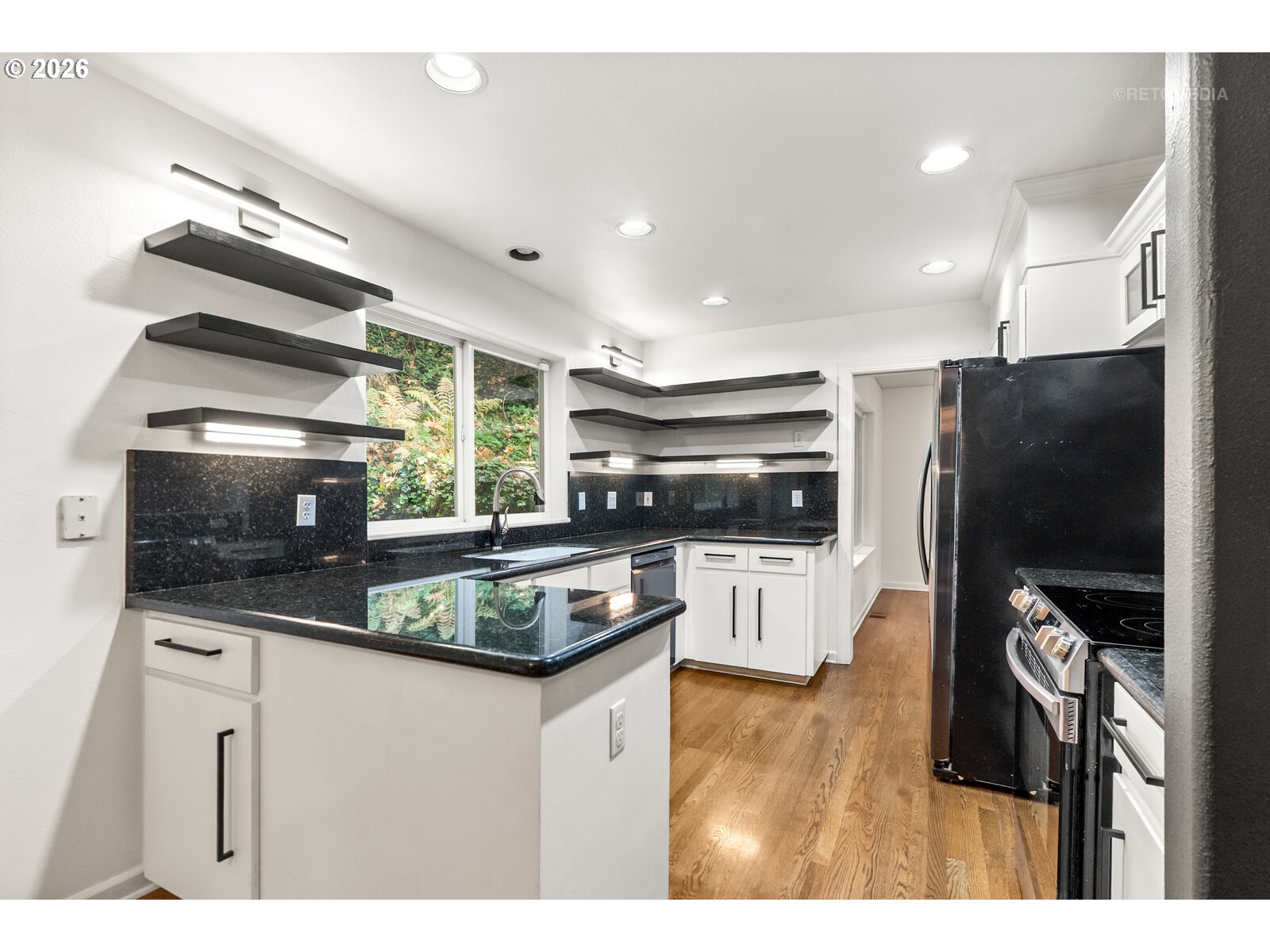 600 Maple Street Lake Oswego, OR 97034 - Photo 14 of 44