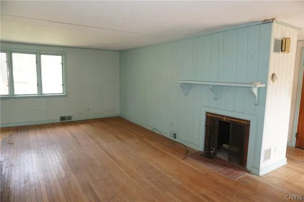 $325,000 | 873 Milford Drive, Skaneateles, NY 13152