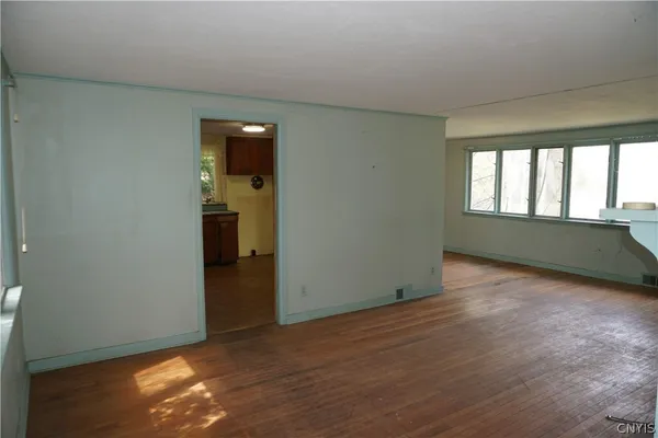 $325,000 | 873 Milford Drive, Skaneateles, NY 13152