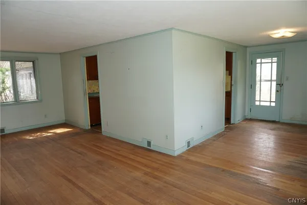 $325,000 | 873 Milford Drive, Skaneateles, NY 13152