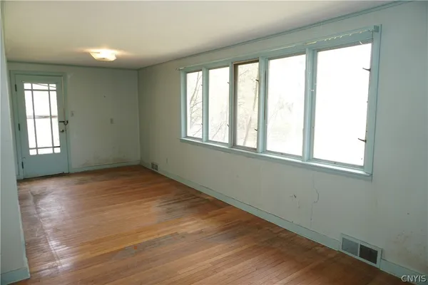 $325,000 | 873 Milford Drive, Skaneateles, NY 13152