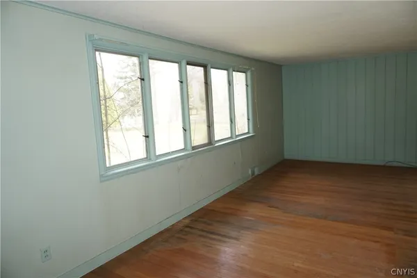 $325,000 | 873 Milford Drive, Skaneateles, NY 13152