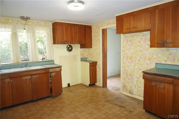 $325,000 | 873 Milford Drive, Skaneateles, NY 13152