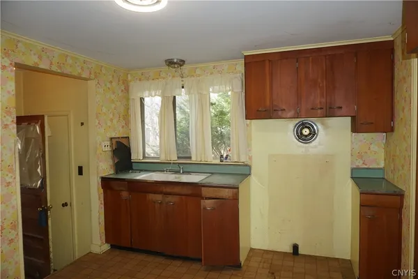 $325,000 | 873 Milford Drive, Skaneateles, NY 13152