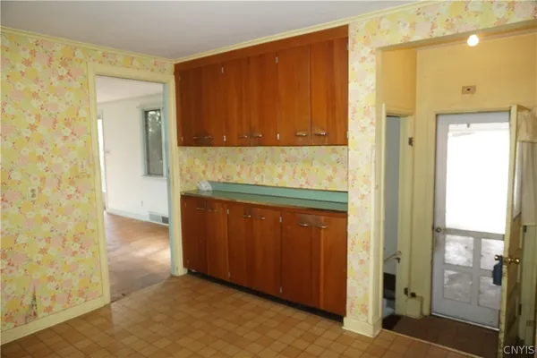 $325,000 | 873 Milford Drive, Skaneateles, NY 13152