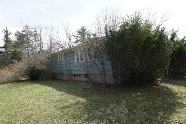$325,000 | 873 Milford Drive, Skaneateles, NY 13152