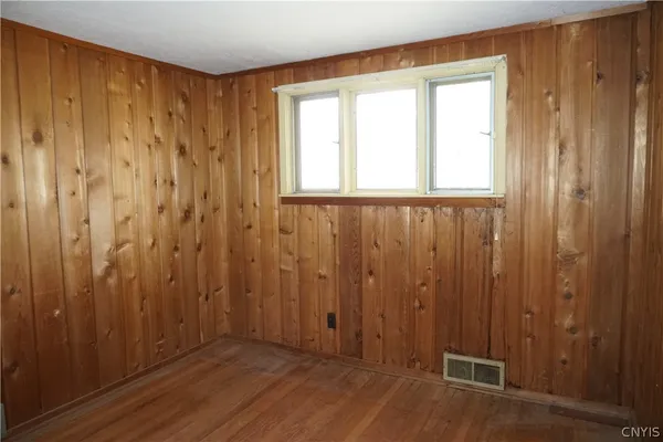 $325,000 | 873 Milford Drive, Skaneateles, NY 13152