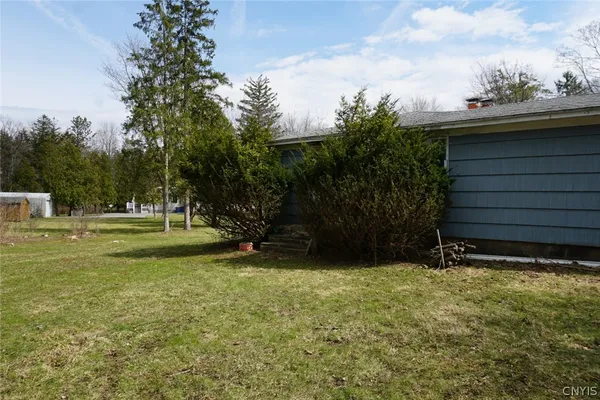 $325,000 | 873 Milford Drive, Skaneateles, NY 13152