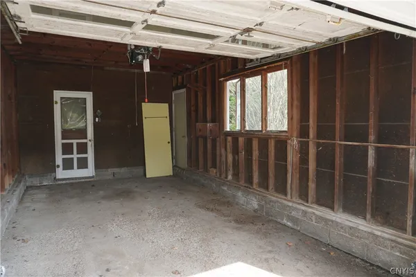 $325,000 | 873 Milford Drive, Skaneateles, NY 13152