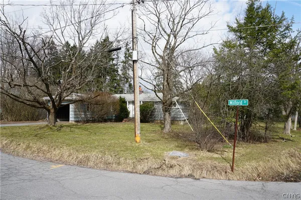 $325,000 | 873 Milford Drive, Skaneateles, NY 13152