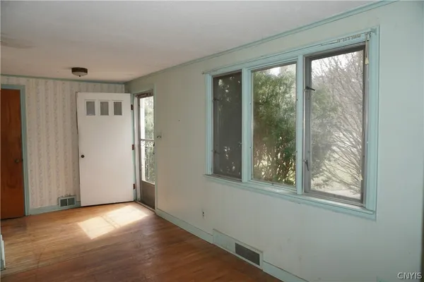 $325,000 | 873 Milford Drive, Skaneateles, NY 13152